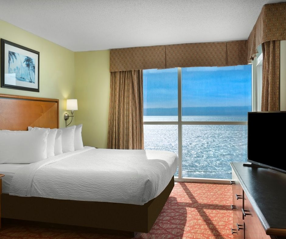 Oceanfront 3 Bedroom Condo Room