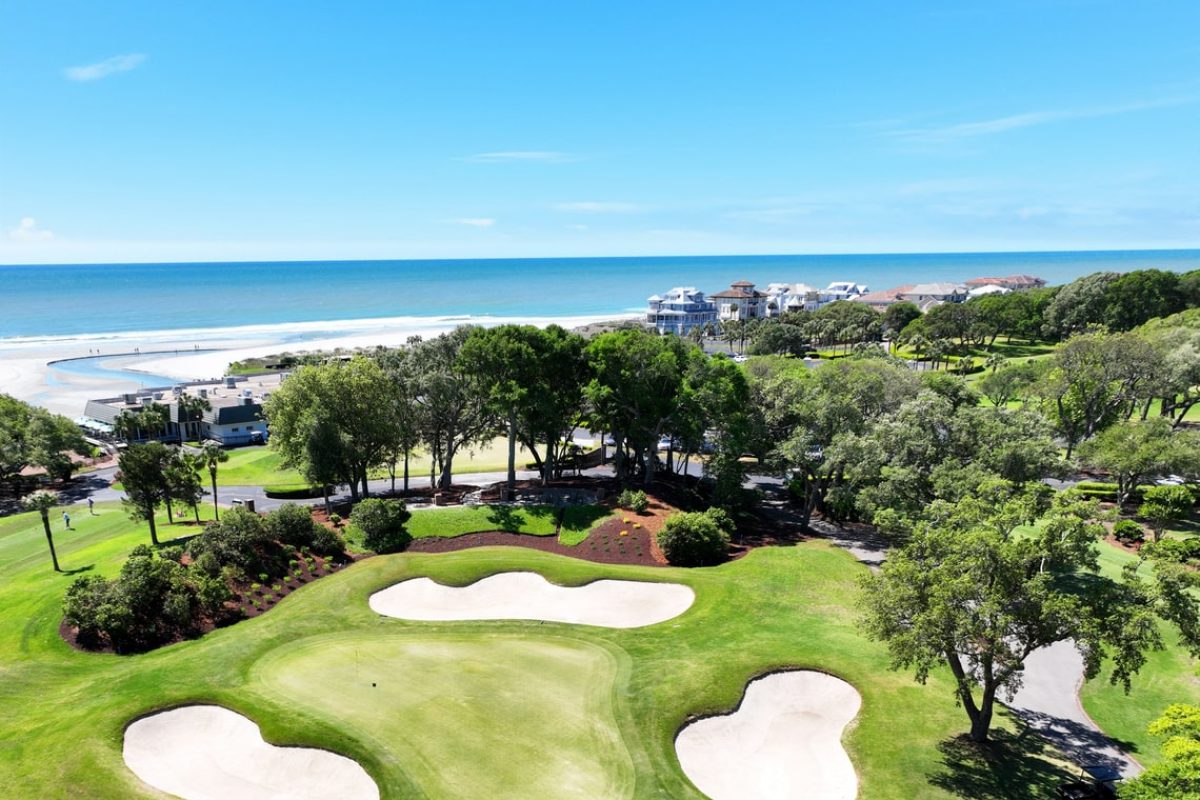 DunesClub18thGreen-Vertical