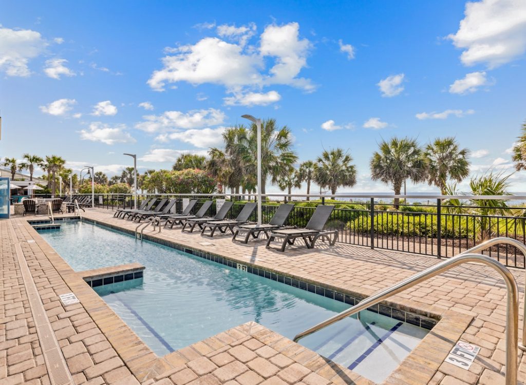 Bay View Outdoor Pool