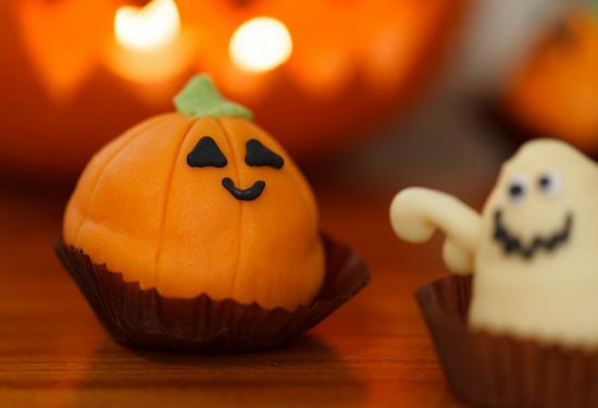 Pumpkin cupcake and ghost cupcake